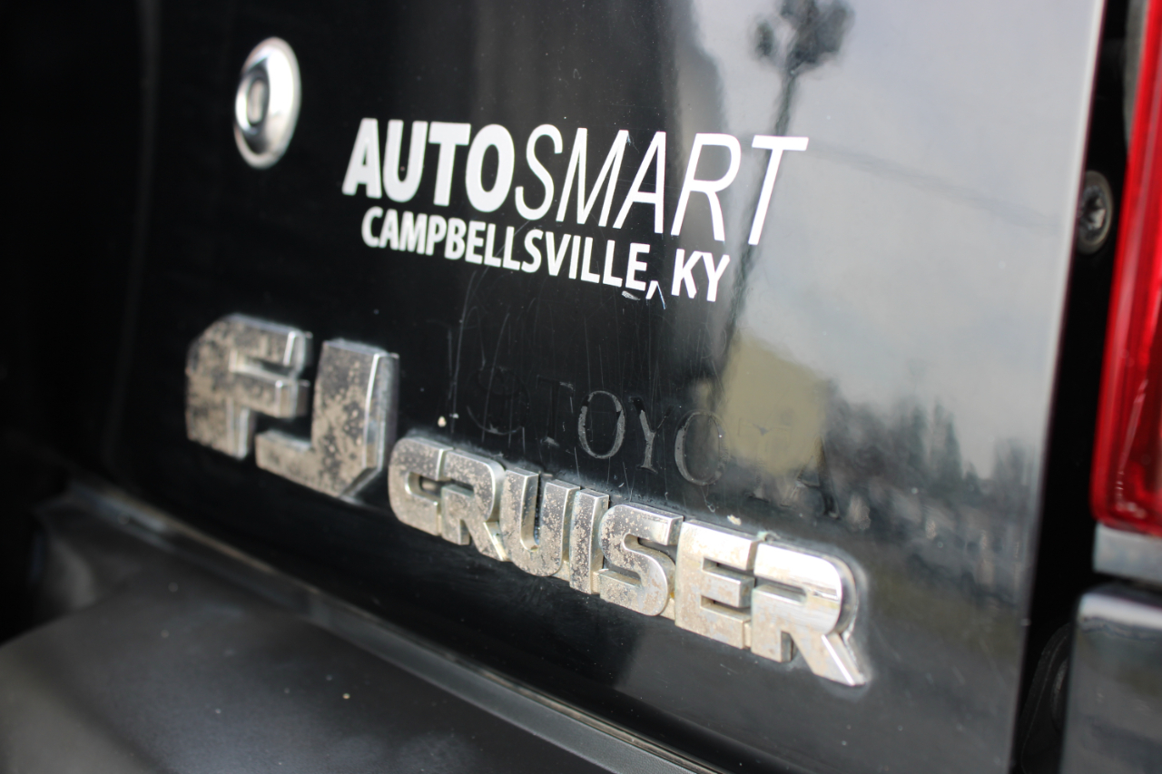 Toyota FJ Cruiser  2011