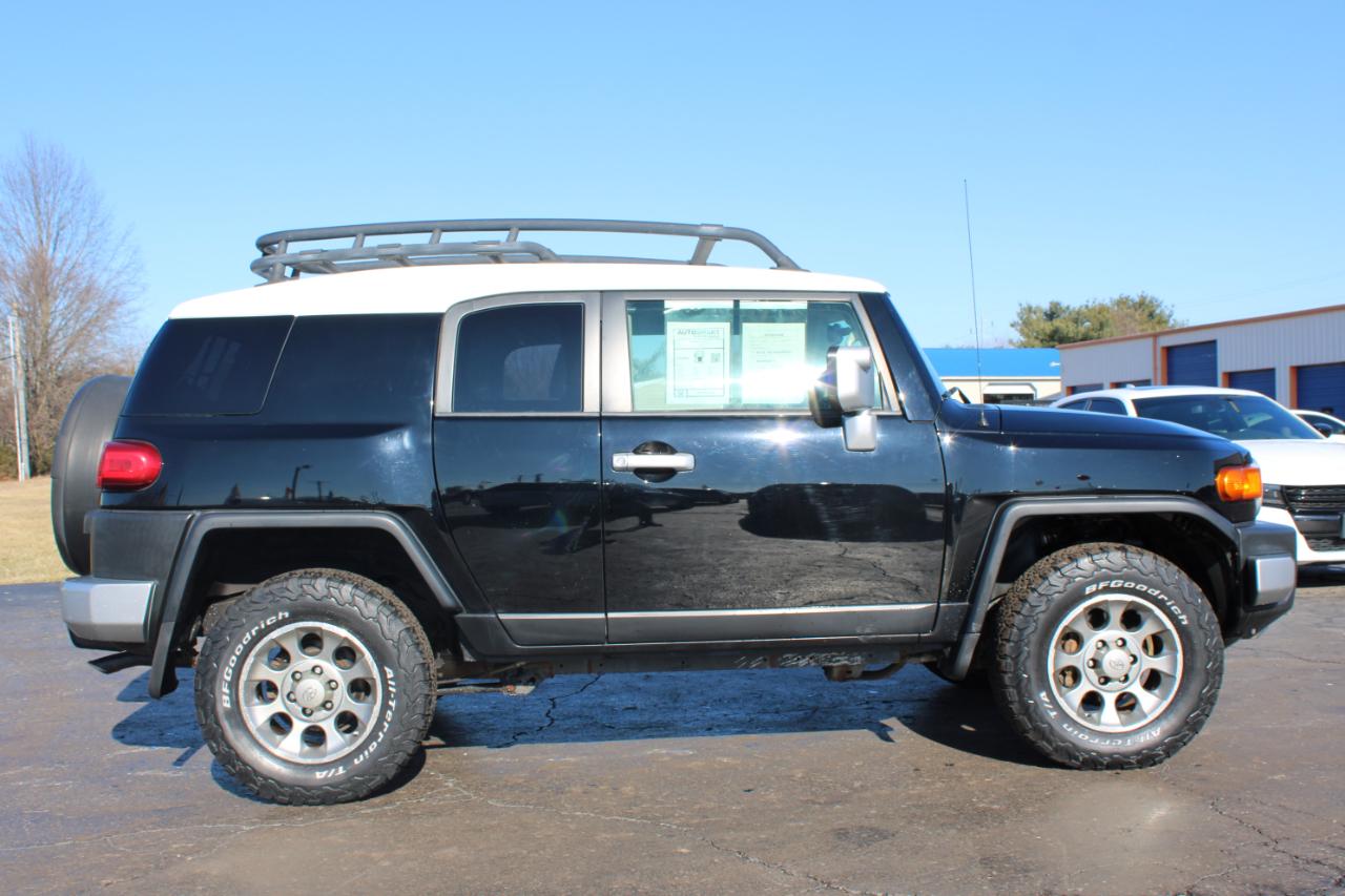 Toyota FJ Cruiser  2011