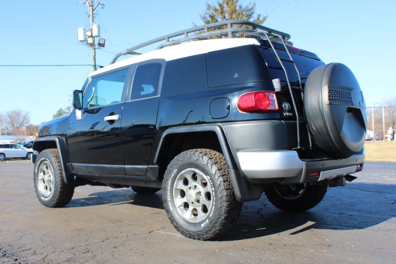 Toyota FJ Cruiser  2011
