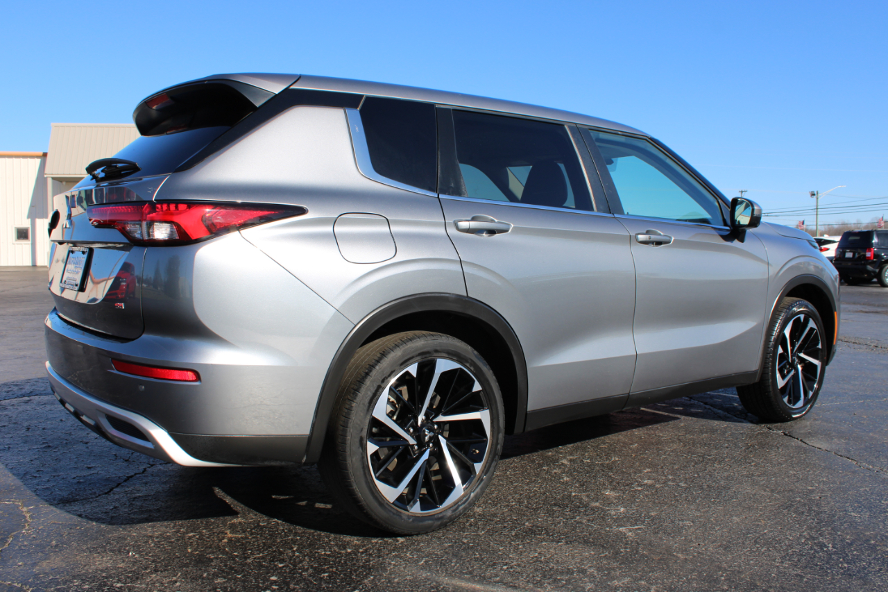 Mitsubishi Outlander  2024