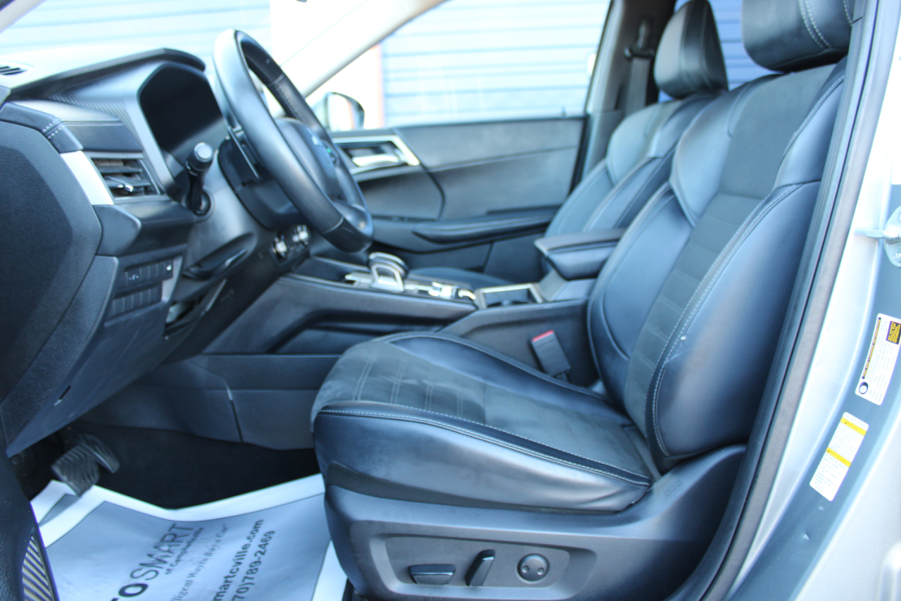 Mitsubishi Outlander  2024