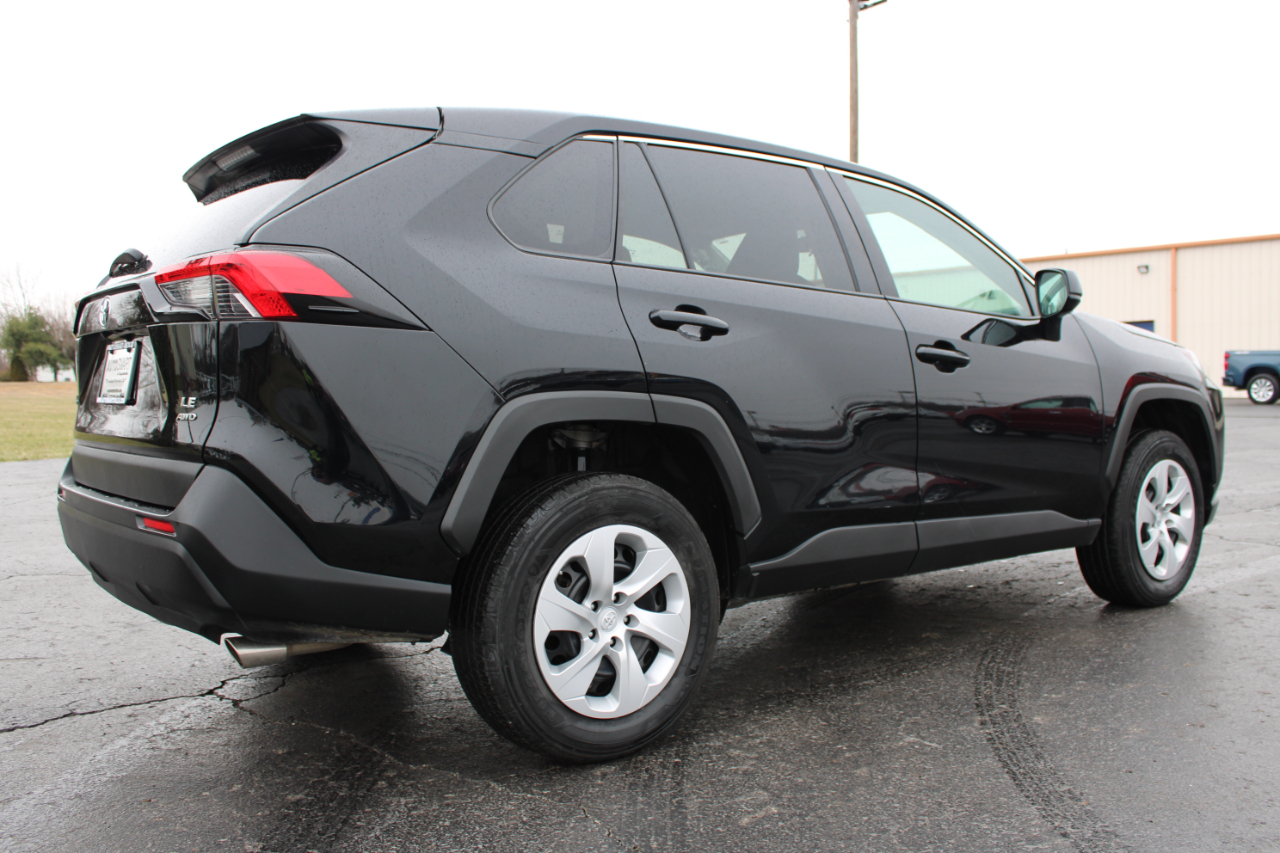 Toyota RAV4 LE AWD 2024