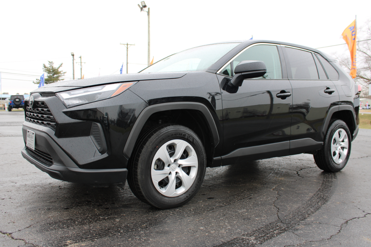 Toyota RAV4 LE AWD 2024