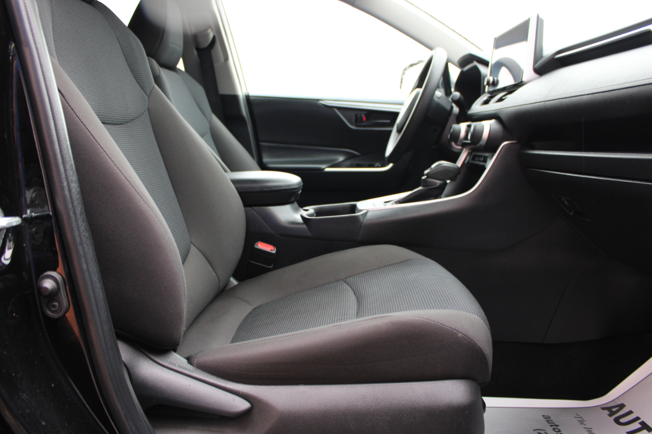 Toyota RAV4 LE AWD 2024