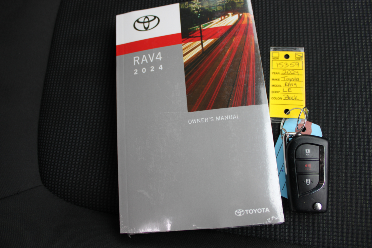 Toyota RAV4 LE AWD 2024