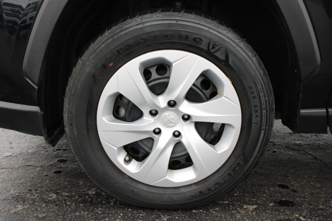 Toyota RAV4 LE AWD 2024