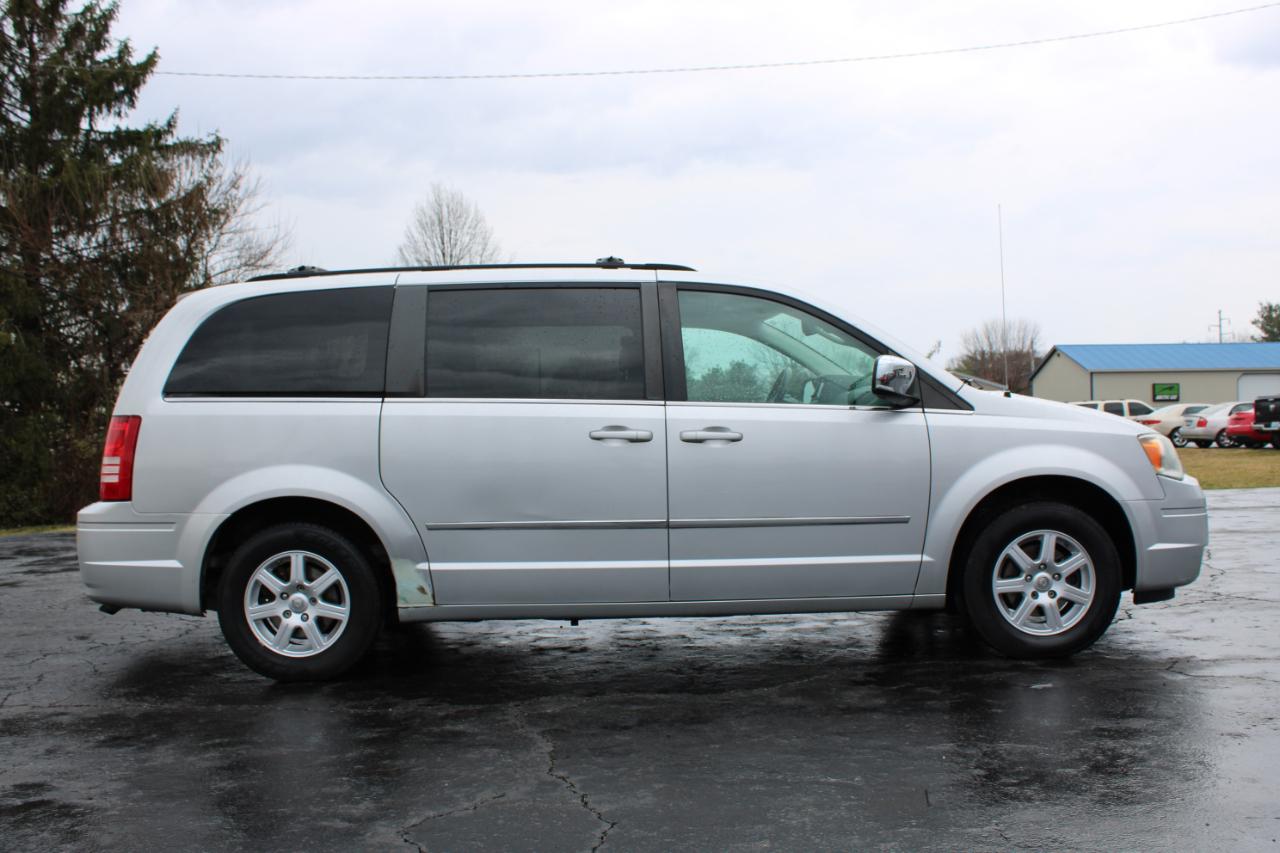 Chrysler Town & Country Touring 2010