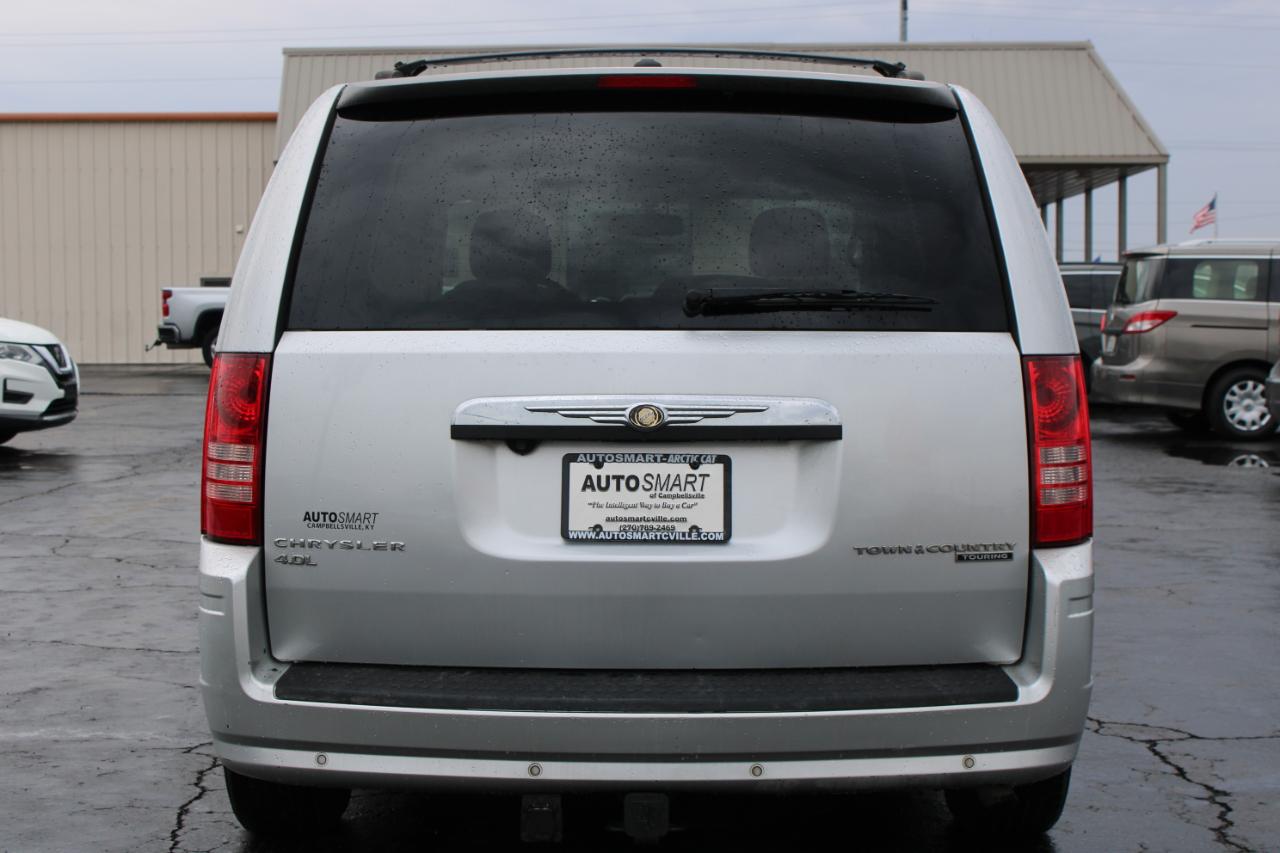 Chrysler Town & Country Touring 2010
