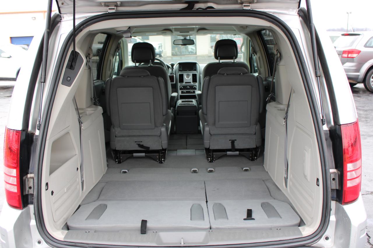 Chrysler Town & Country Touring 2010