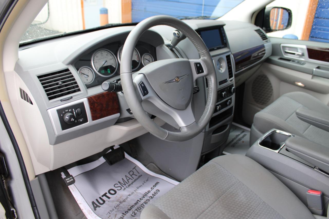 Chrysler Town & Country Touring 2010