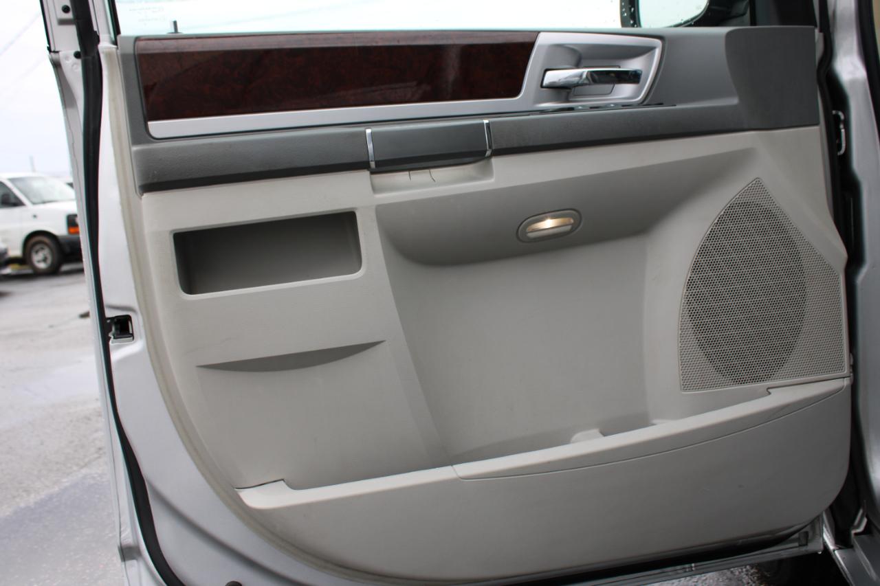 Chrysler Town & Country Touring 2010