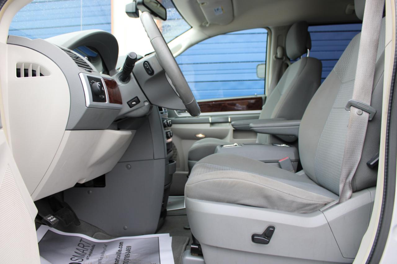 Chrysler Town & Country Touring 2010