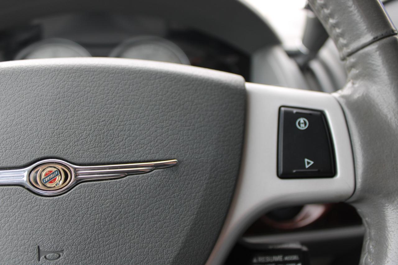 Chrysler Town & Country Touring 2010