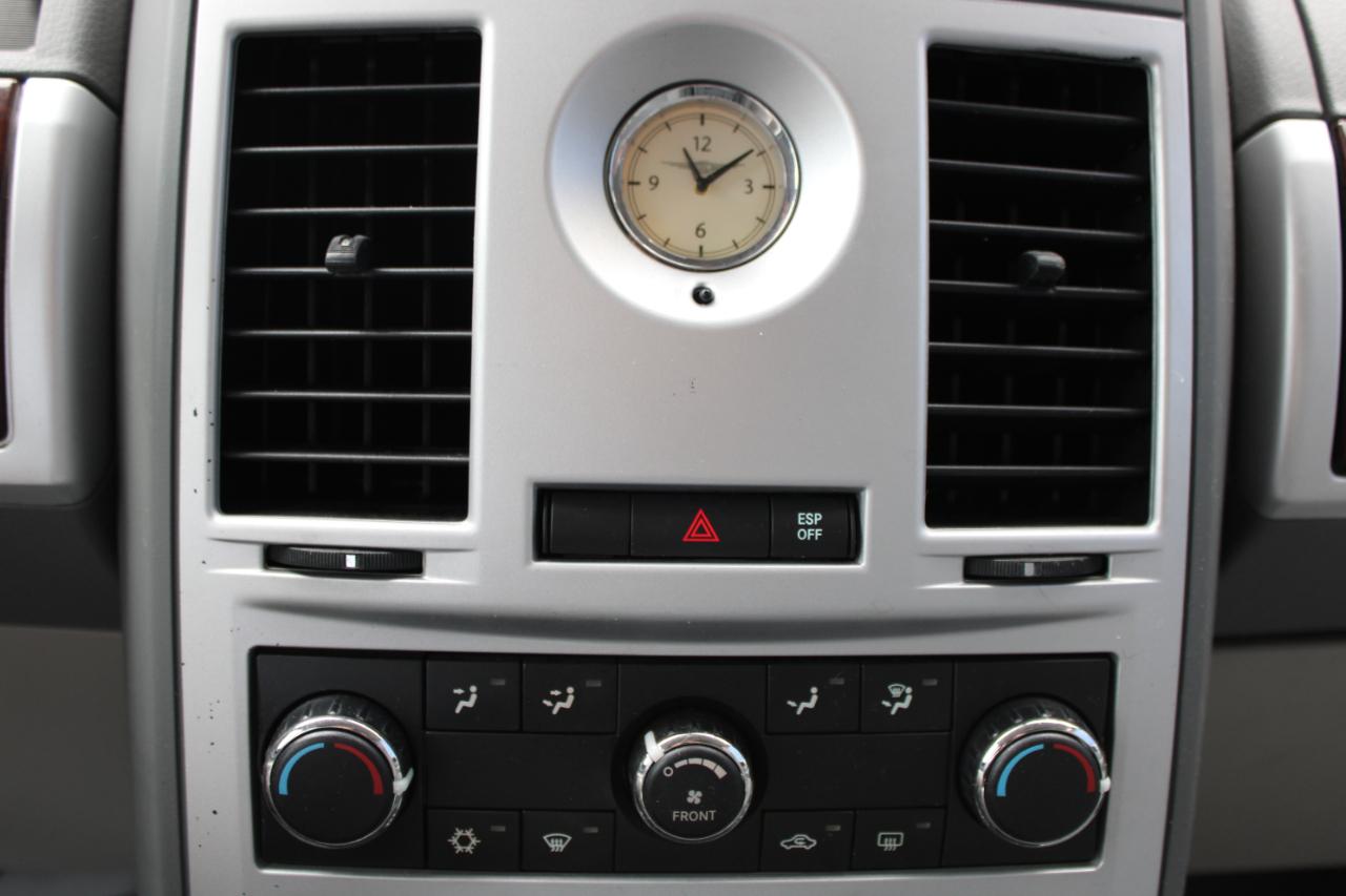 Chrysler Town & Country Touring 2010