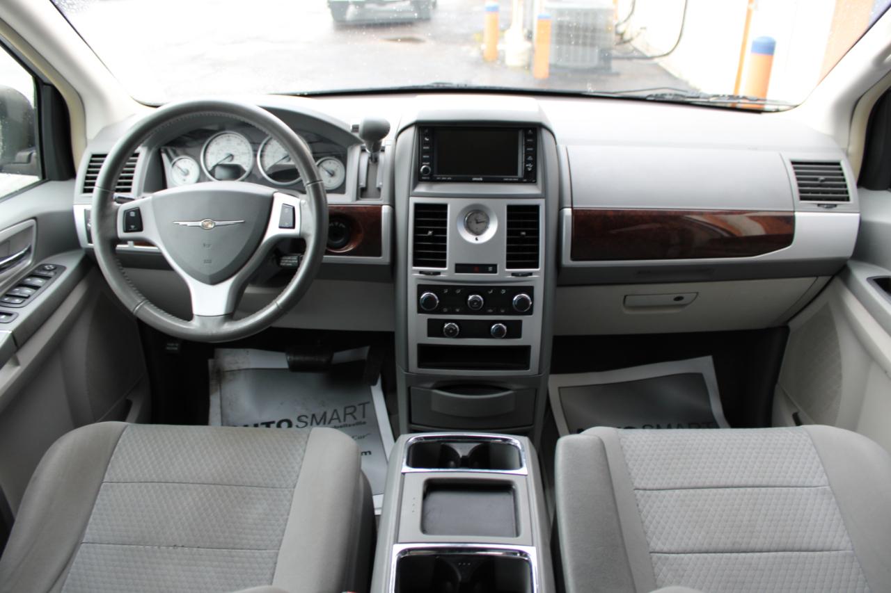 Chrysler Town & Country Touring 2010