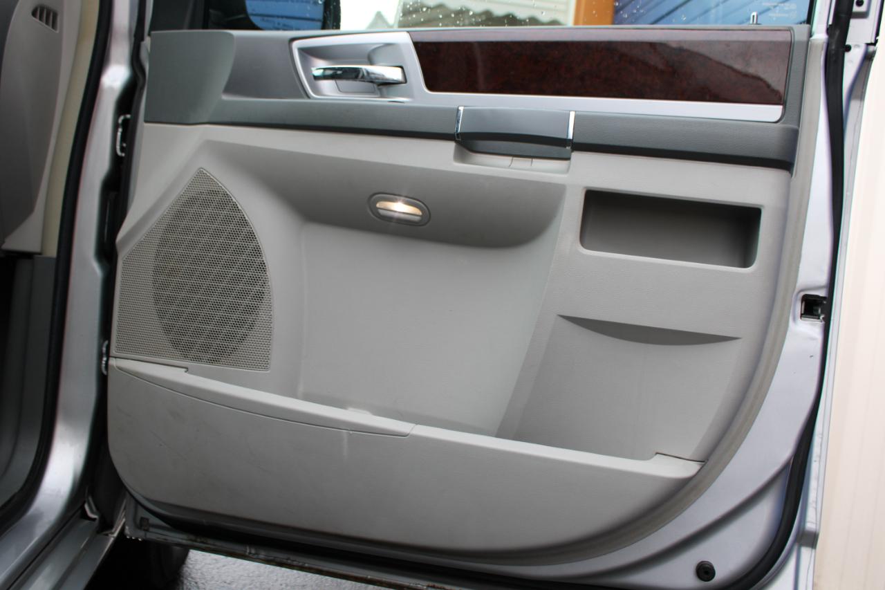 Chrysler Town & Country Touring 2010