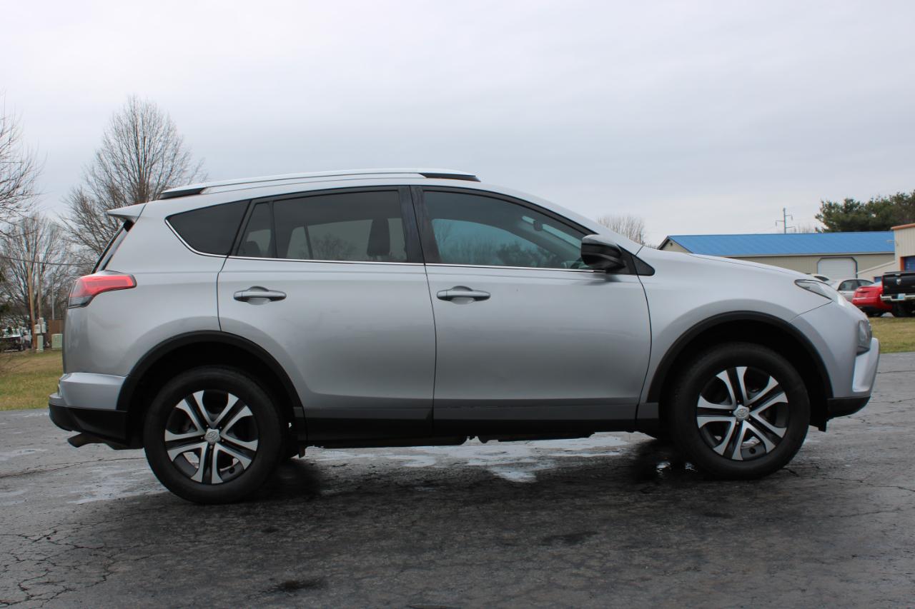 Toyota RAV4 LE FWD 2016