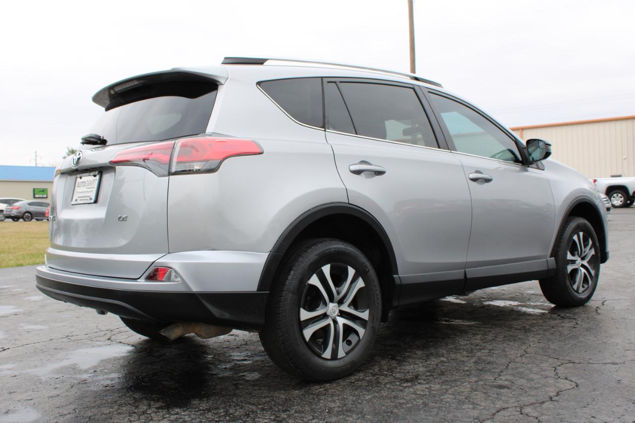 Toyota RAV4 LE FWD 2016
