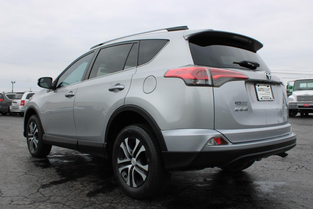 Toyota RAV4 LE FWD 2016