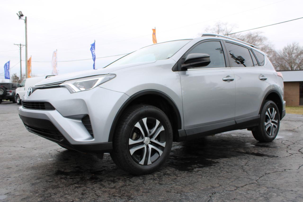 Toyota RAV4 LE FWD 2016