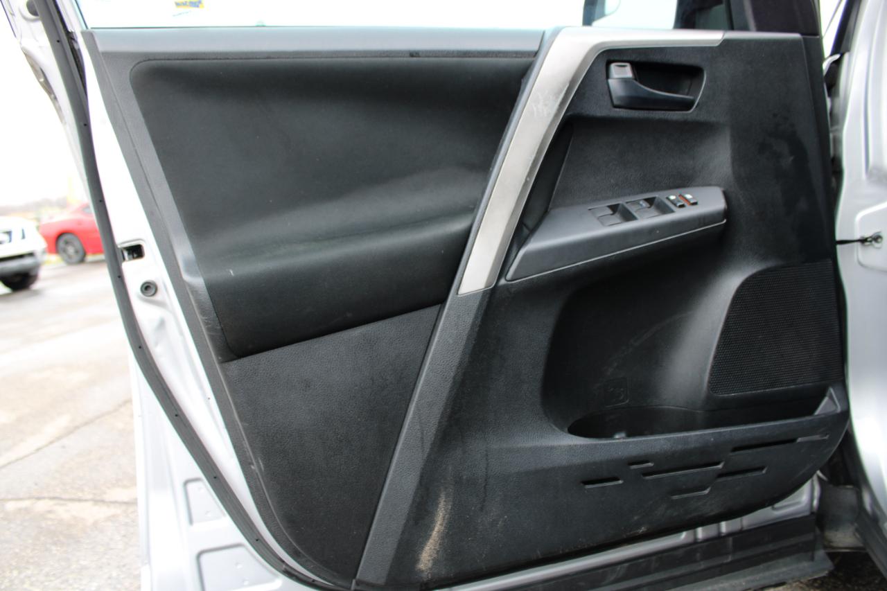 Toyota RAV4 LE FWD 2016