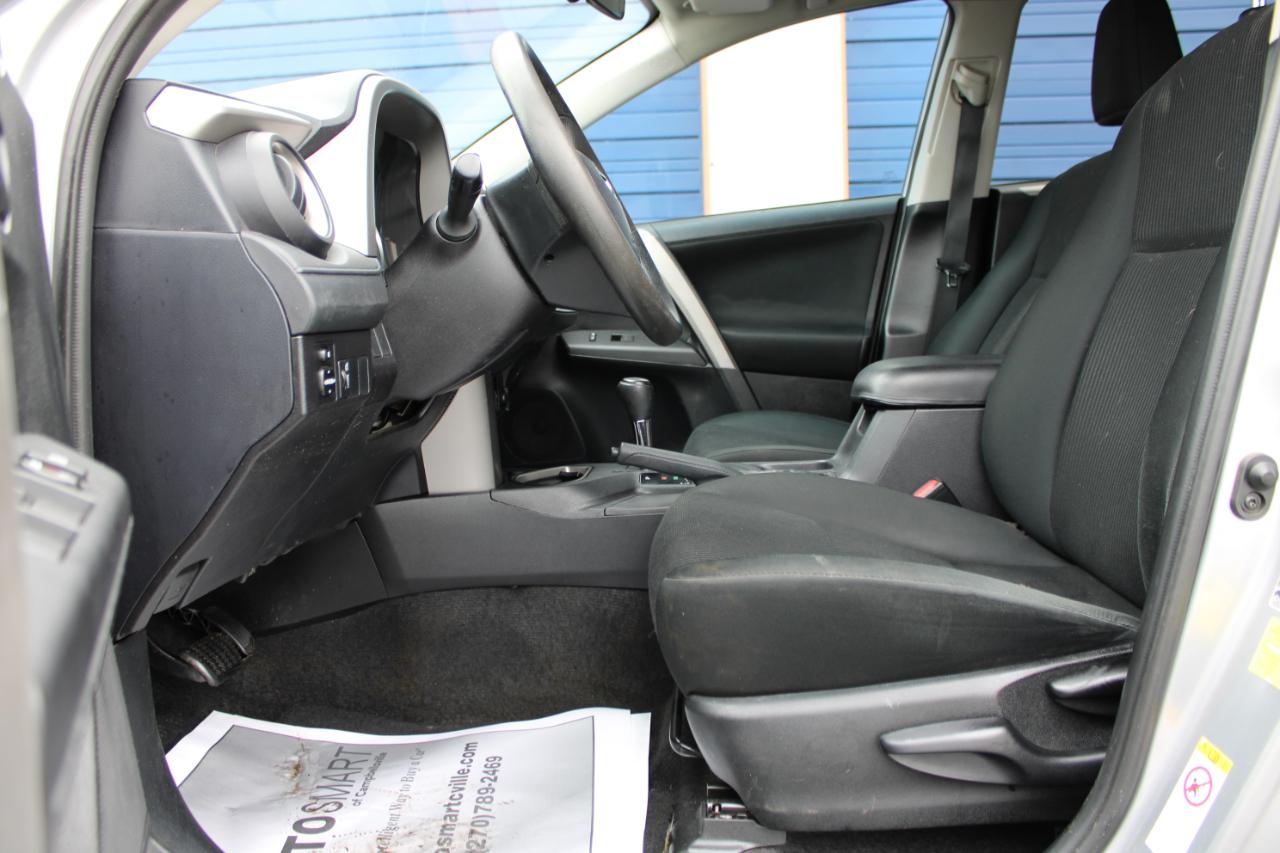 Toyota RAV4 LE FWD 2016