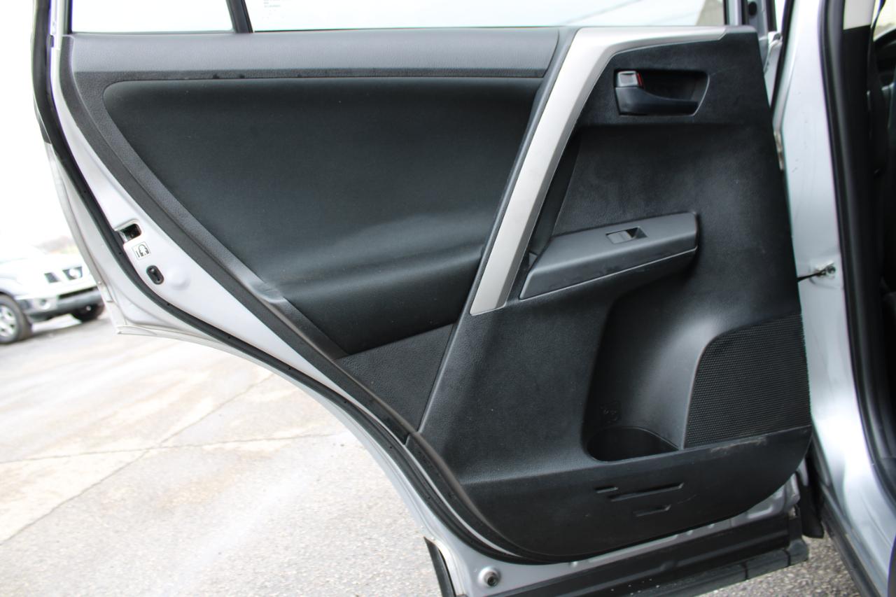 Toyota RAV4 LE FWD 2016