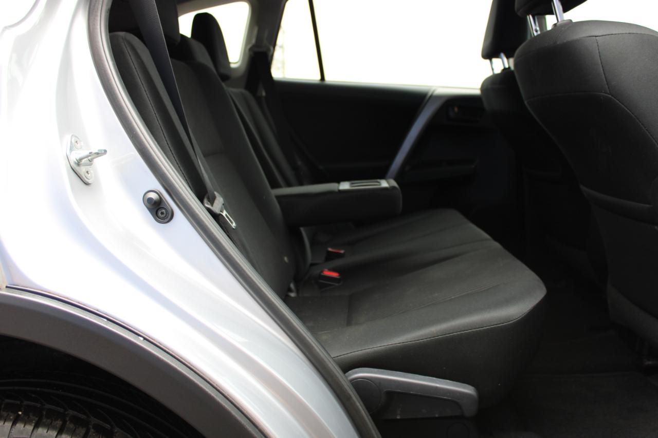 Toyota RAV4 LE FWD 2016