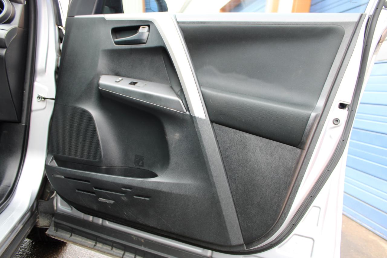 Toyota RAV4 LE FWD 2016