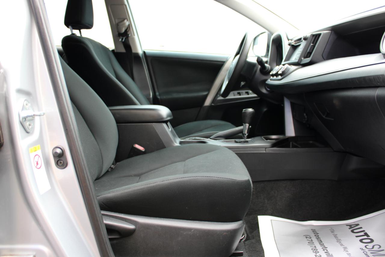 Toyota RAV4 LE FWD 2016