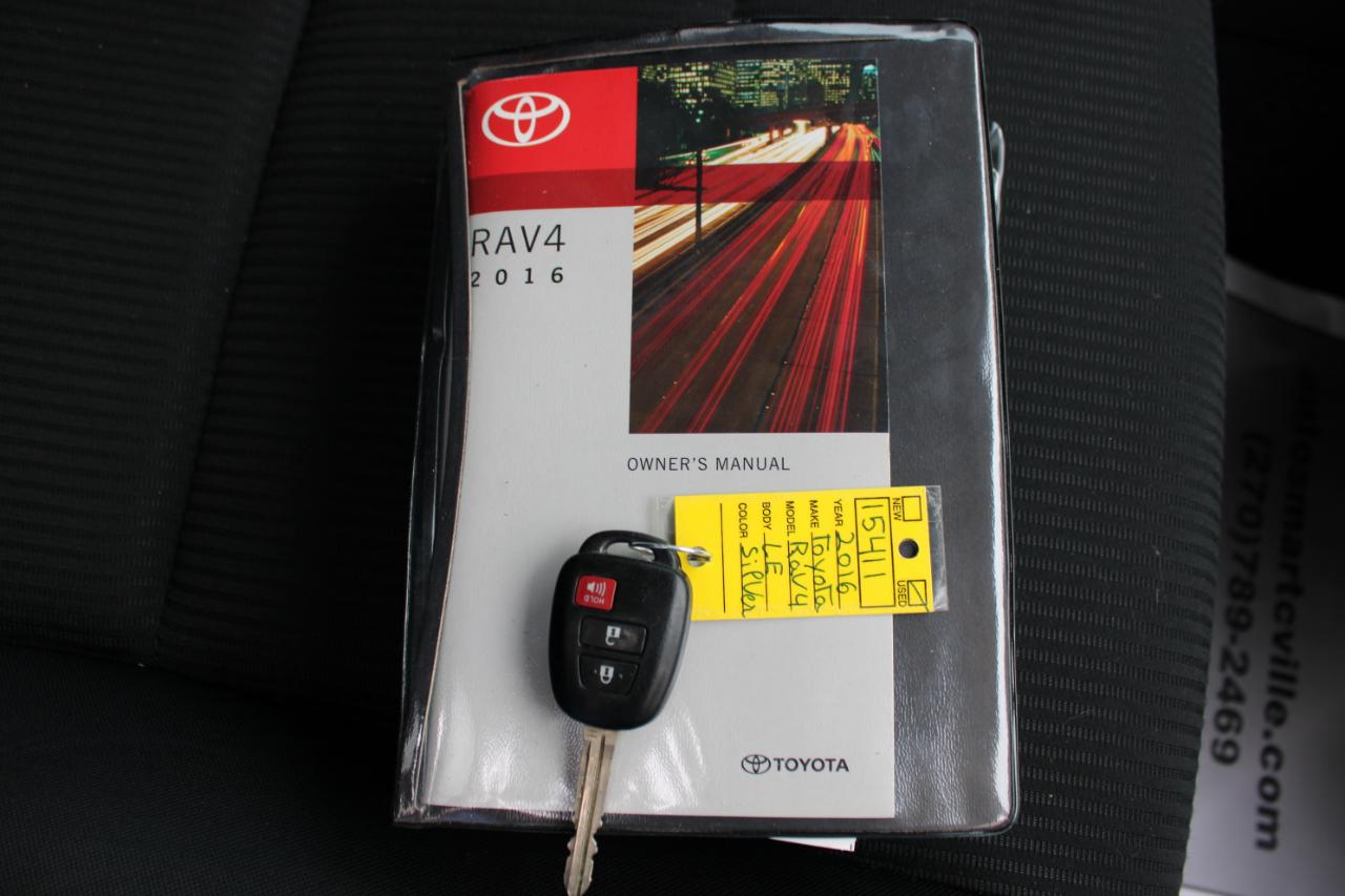 Toyota RAV4 LE FWD 2016