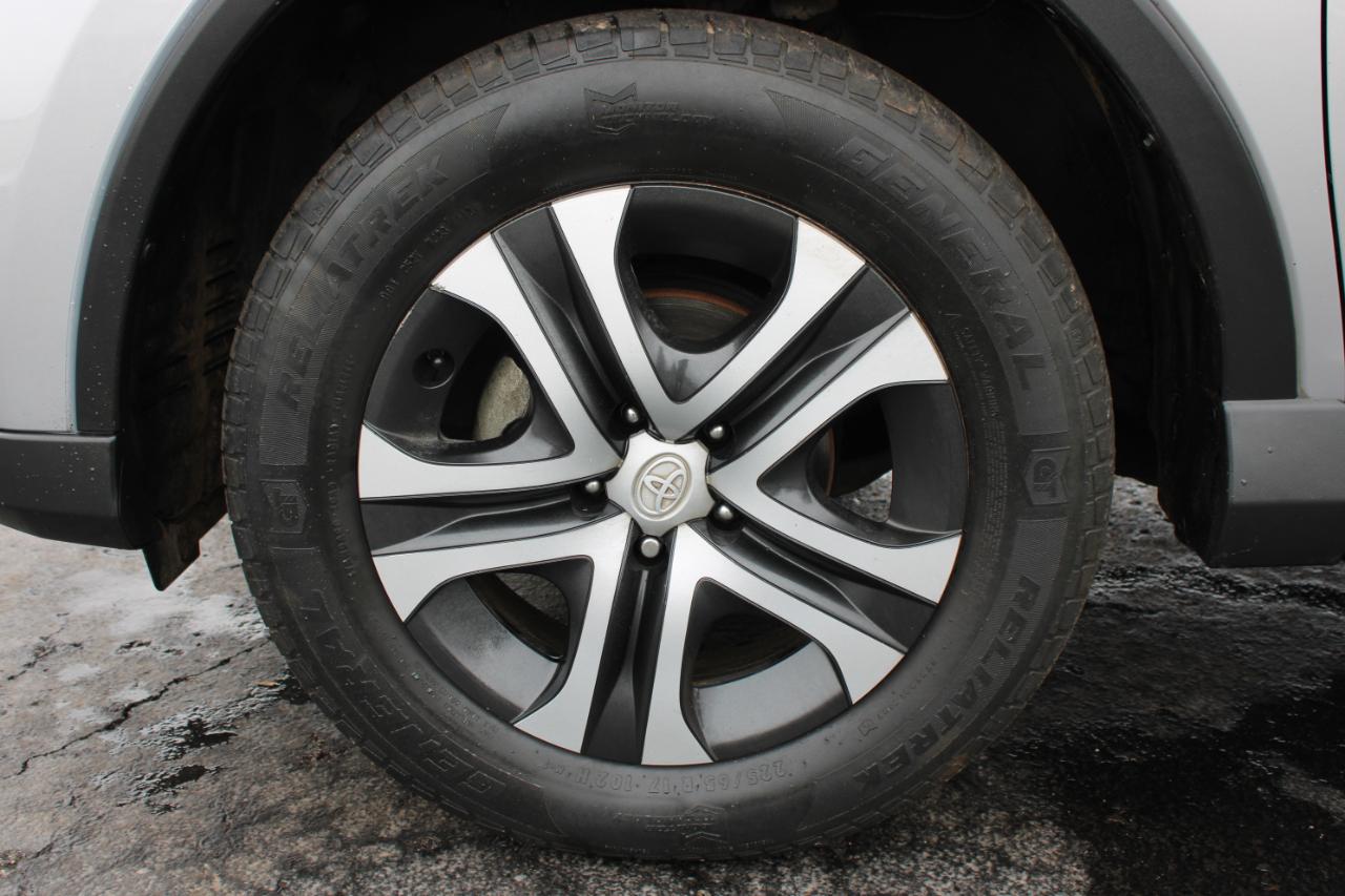 Toyota RAV4 LE FWD 2016