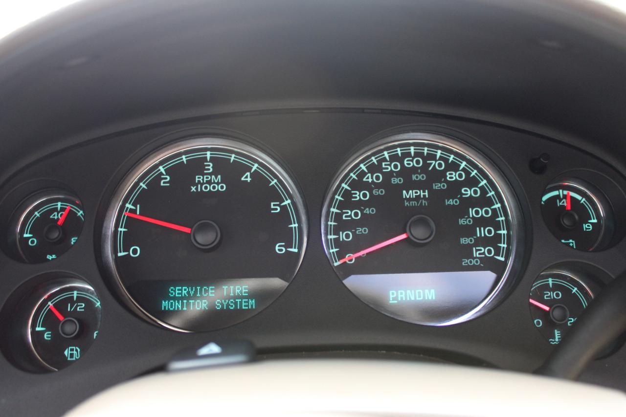 Chevrolet Suburban LT 1500 2WD 2014