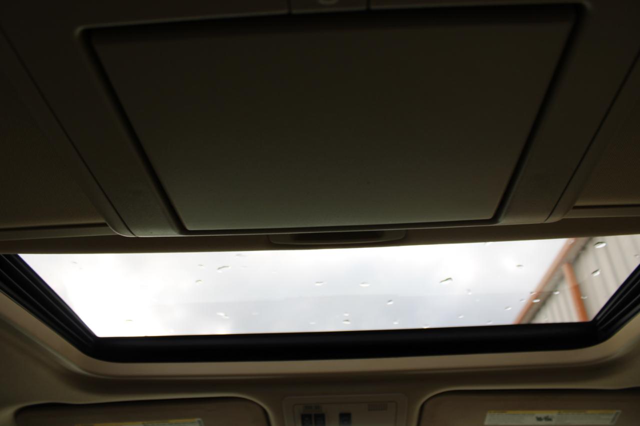 Chevrolet Suburban LT 1500 2WD 2014