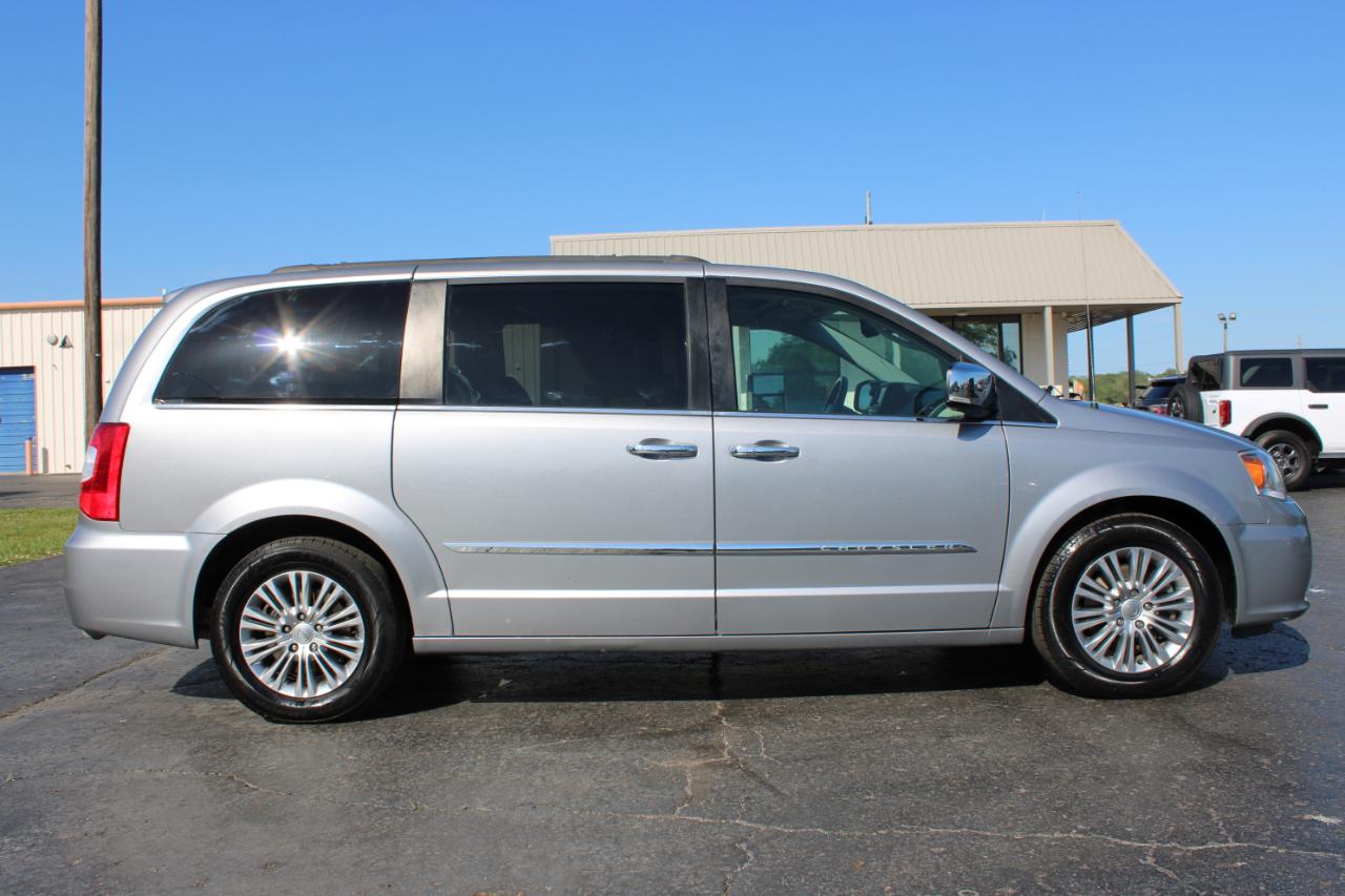 Chrysler Town & Country Touring-L 2016