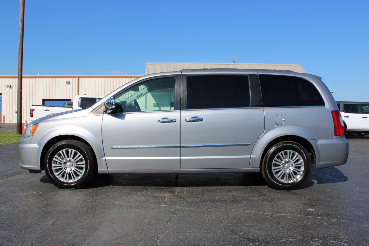 Chrysler Town & Country Touring-L 2016