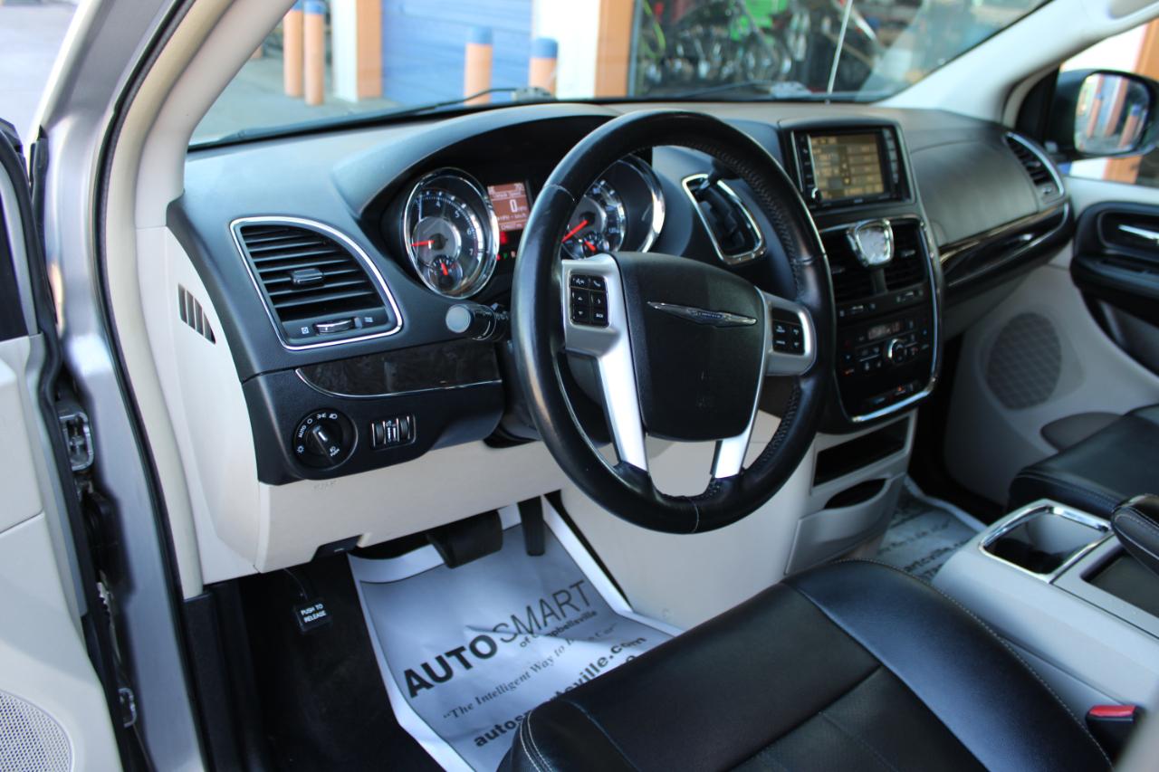 Chrysler Town & Country Touring-L 2016