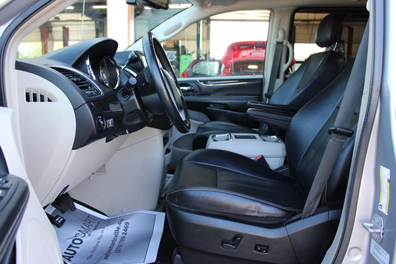 Chrysler Town & Country Touring-L 2016