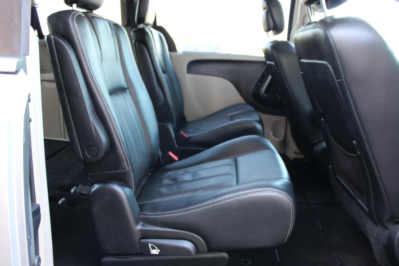 Chrysler Town & Country Touring-L 2016