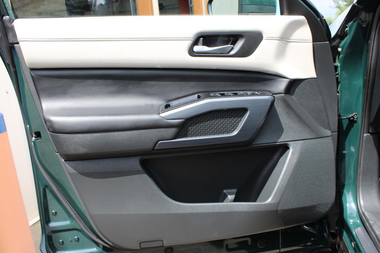 Nissan Pathfinder SL 2025