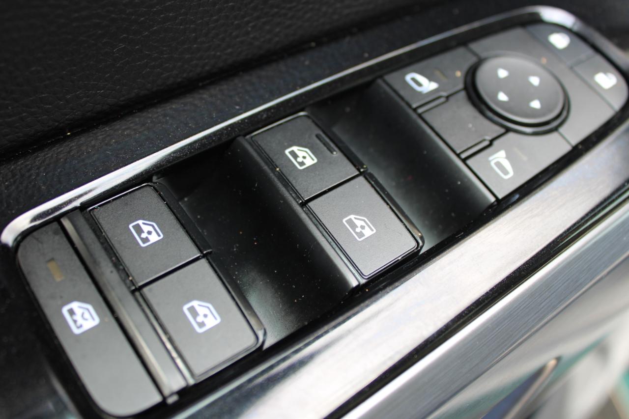 Nissan Pathfinder SL 2025