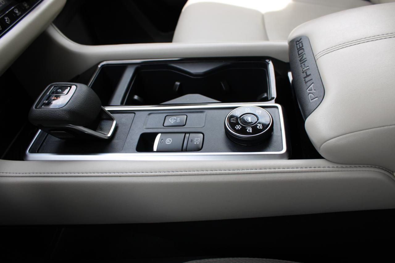 Nissan Pathfinder SL 2025