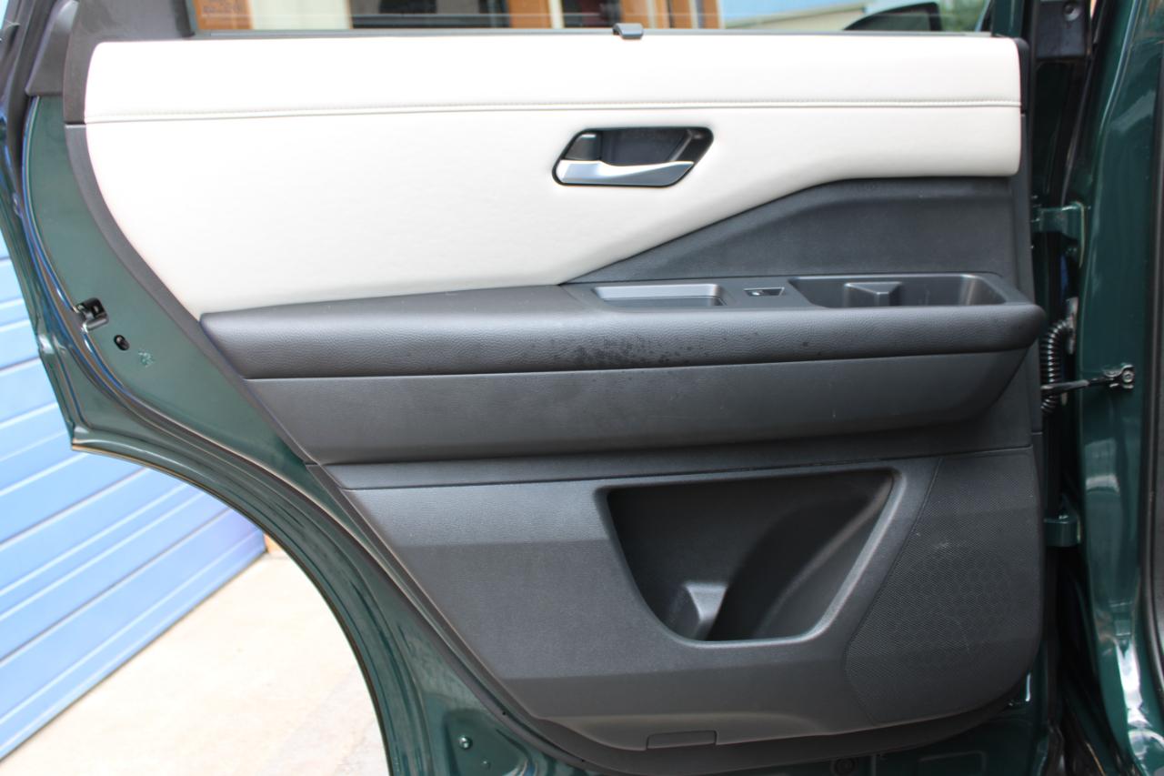 Nissan Pathfinder SL 2025