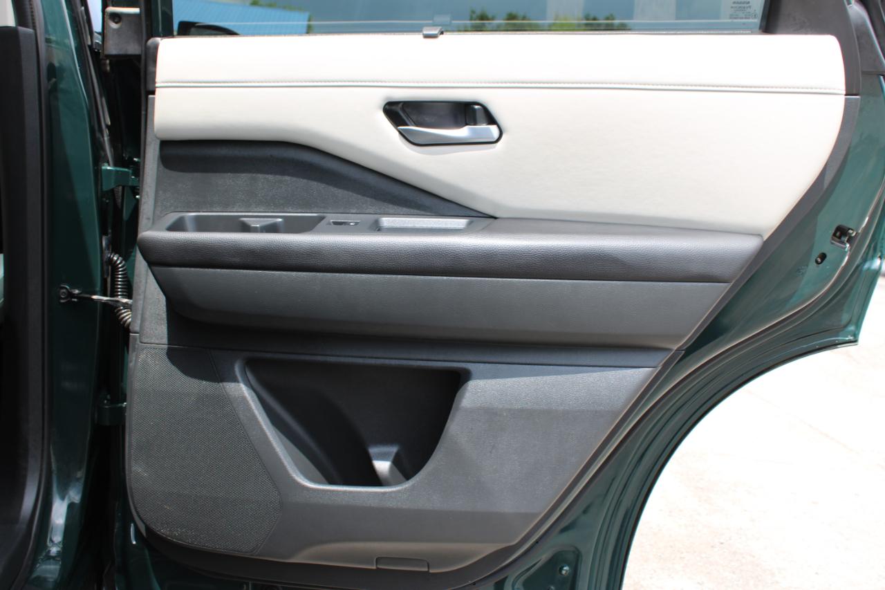 Nissan Pathfinder SL 2025