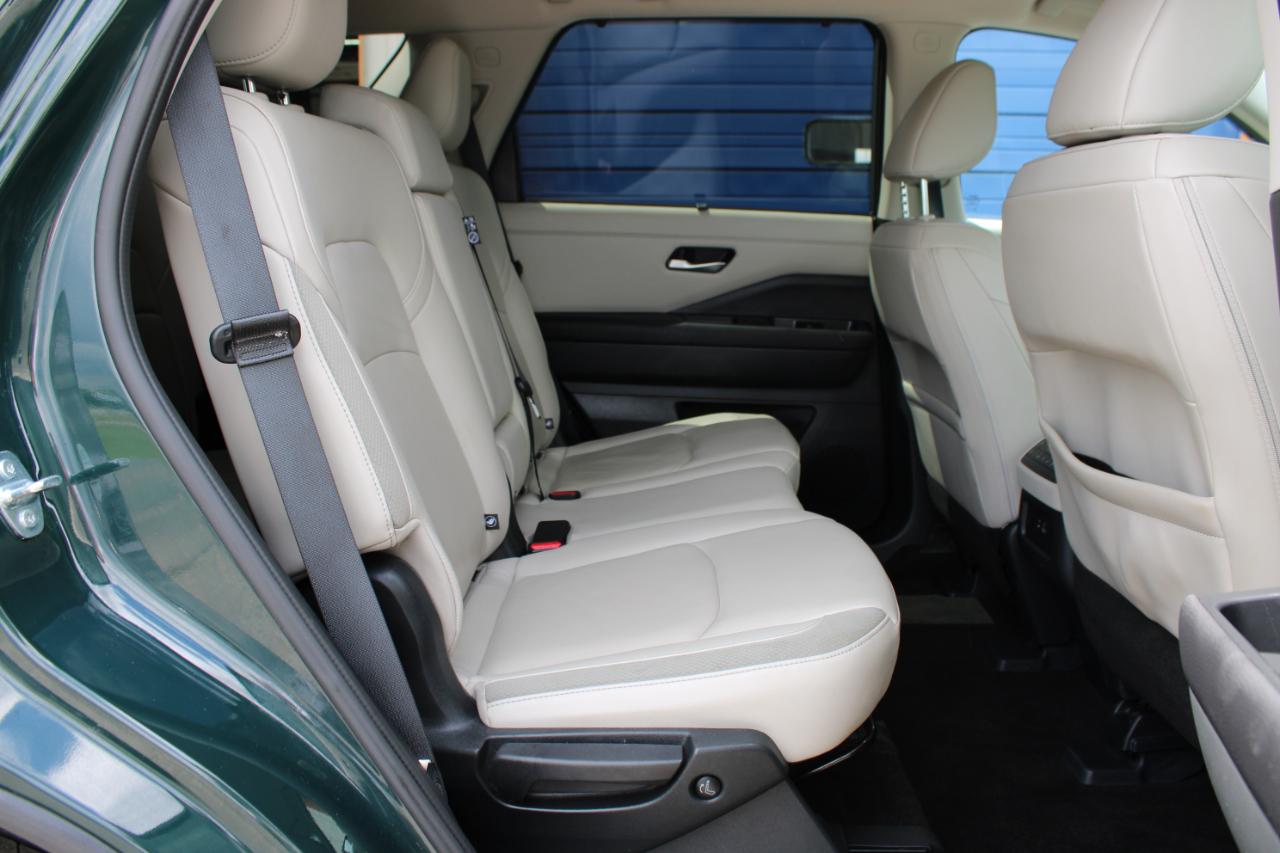 Nissan Pathfinder SL 2025