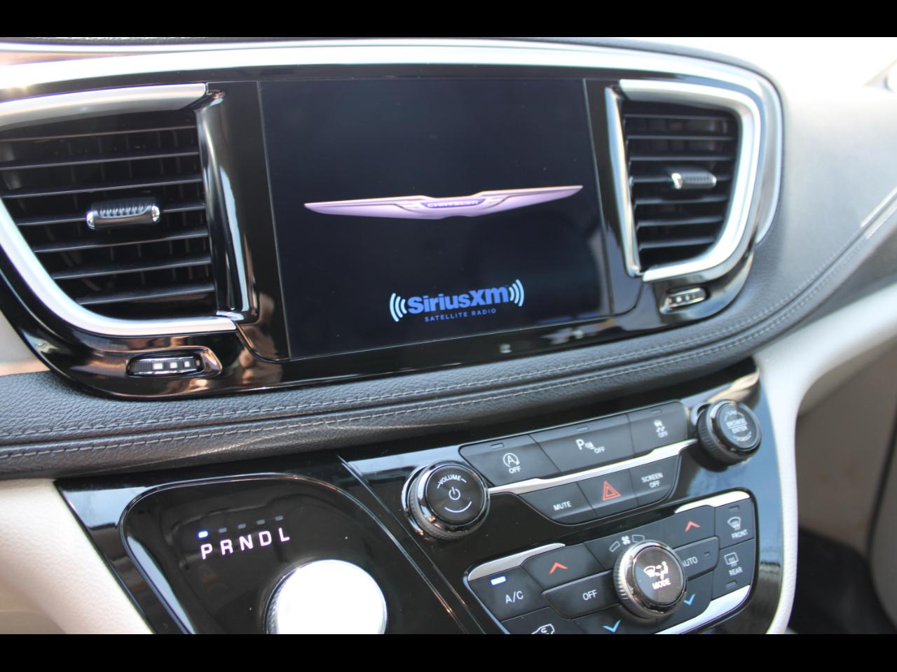 Chrysler Pacifica Limited 2018