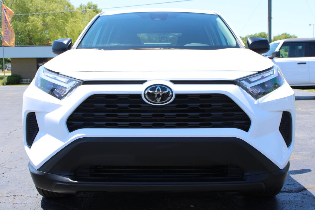 Toyota RAV4 LE 2023