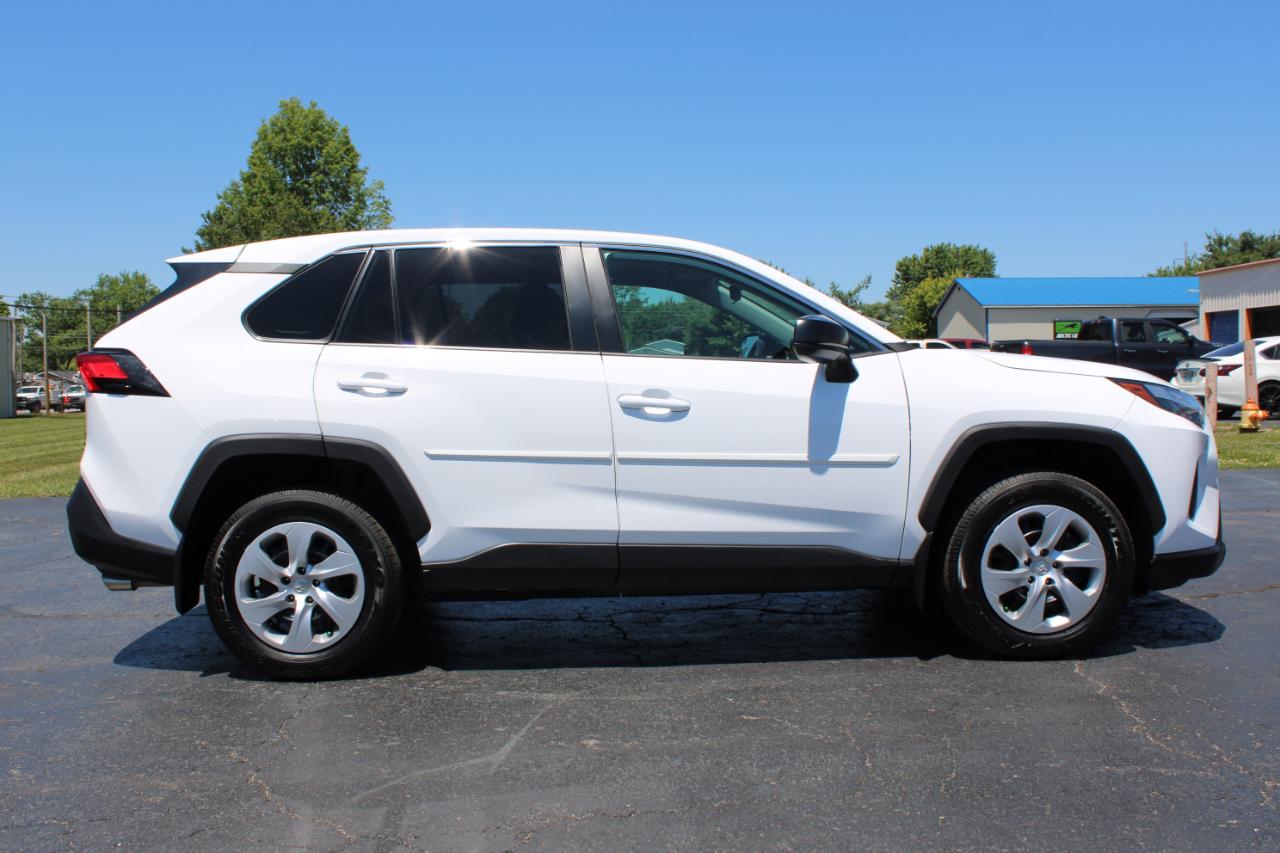 Toyota RAV4 LE 2023