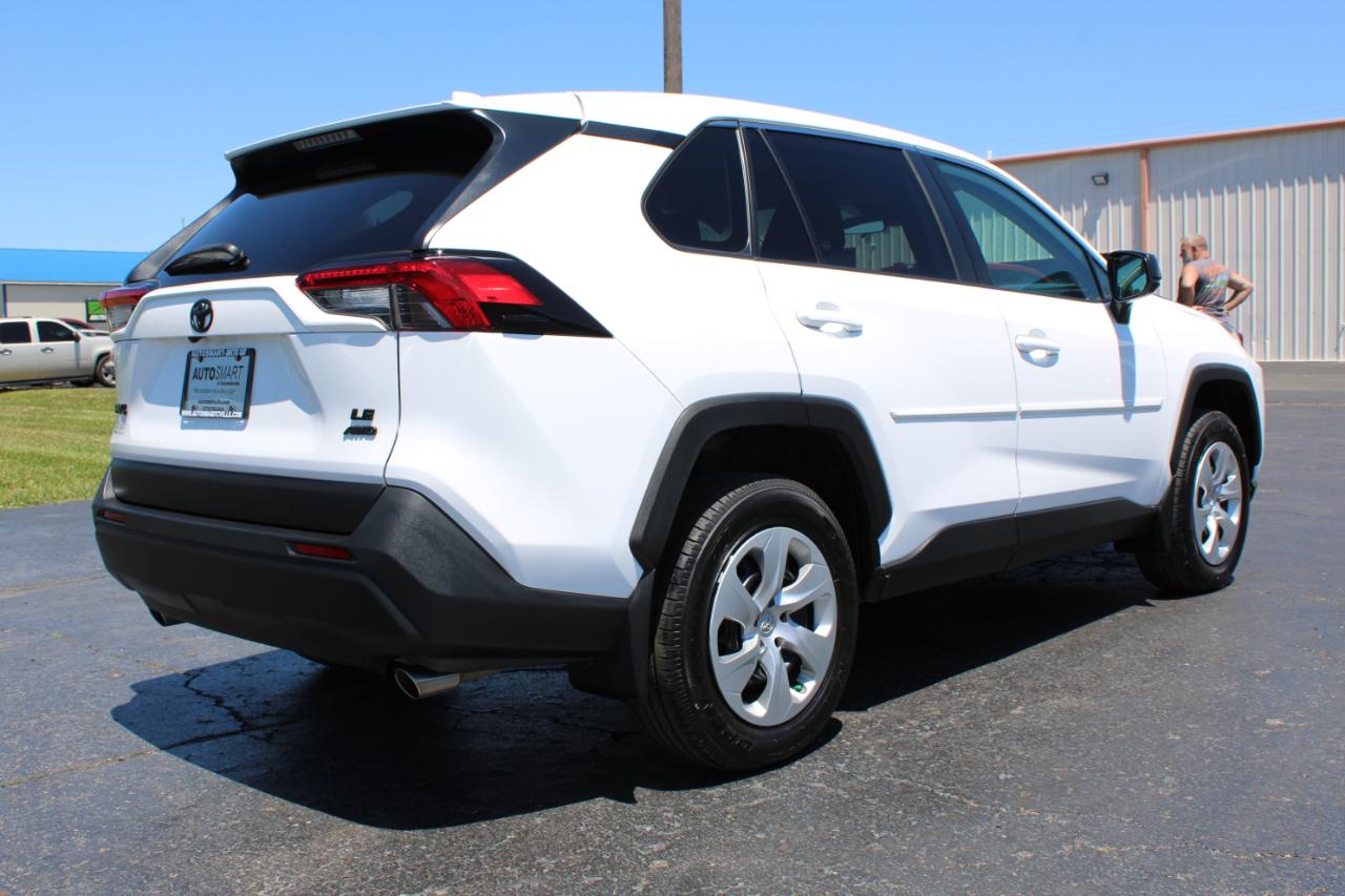 Toyota RAV4 LE 2023