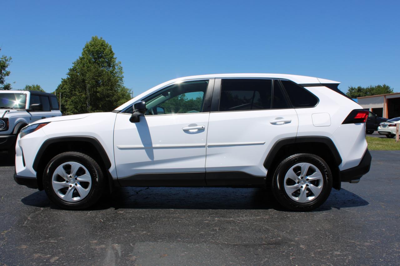 Toyota RAV4 LE 2023